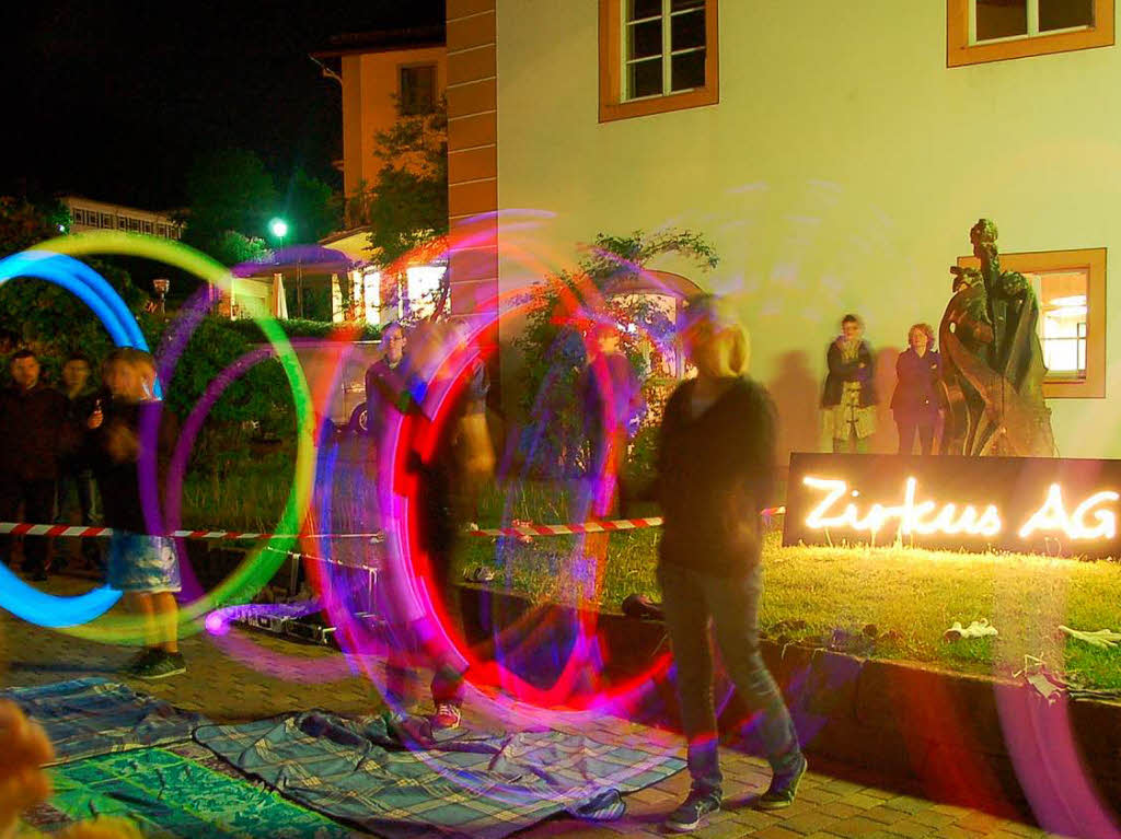Die Zirkus AG des Klettgau Gymnasiums bereicherte mit ihrem Auftritt das Lichterfest im Kurgarten