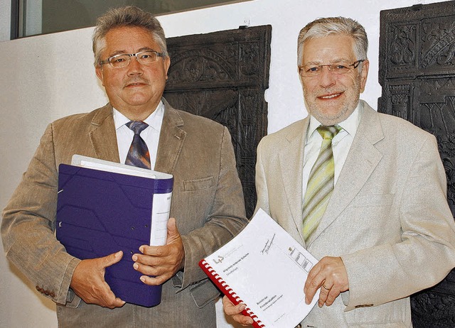 Rektor Gerhard Nowakowski (links) und ...icht ber die Schellenberger Schule.    | Foto: Lbeck