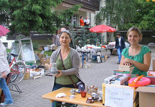 Flohmarktflair in der Kanderner Waldec...das war das Motto der 120 Teilnehmer.   | Foto: Ines bode