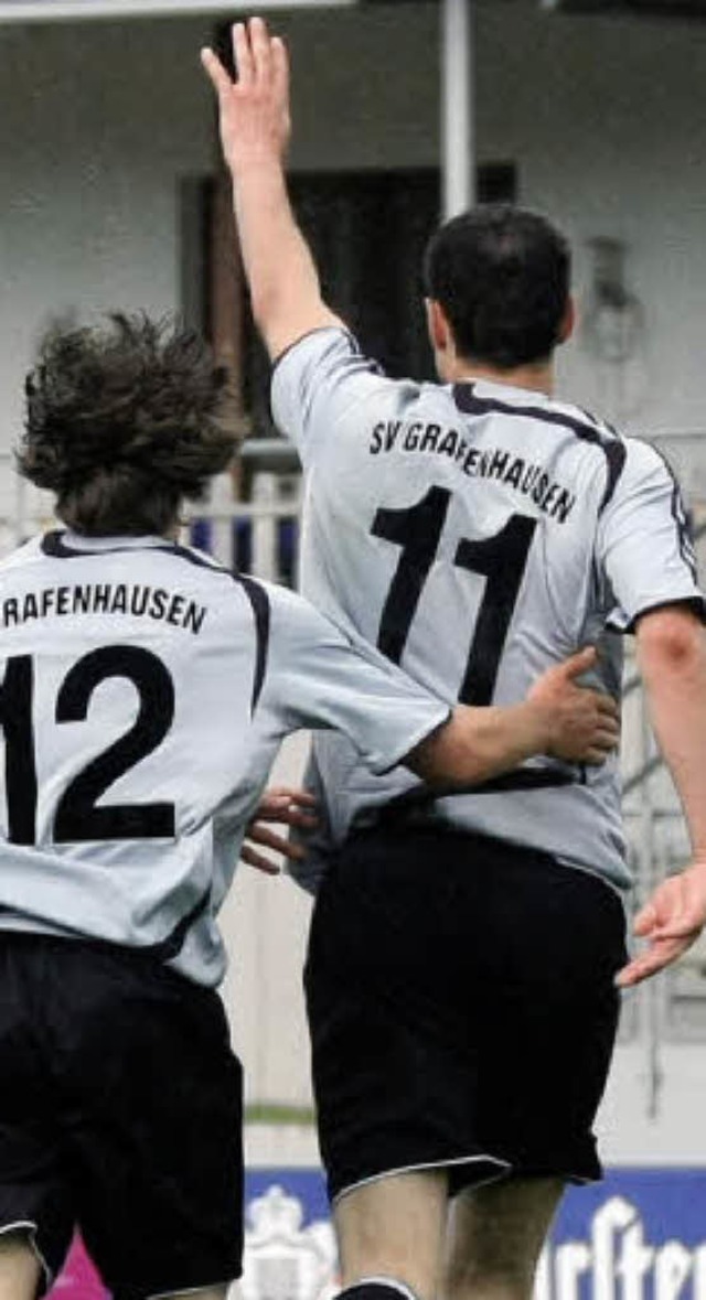 Florian Haselbck (links) freut sich m...Donaueschingen fnf Treffer erzielte.   | Foto: reinhardt