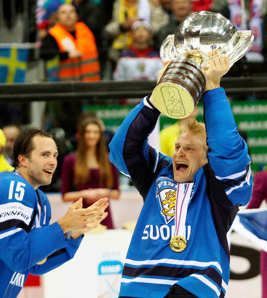 100.000 Sportfans jubelten in der Heimat – Spieler und Offizielle lieen es auf dem Eis in Bratislava krachen: Finnland ist Eishockey-Weltmeister 2011. Eine berraschung.