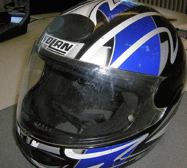 Wem gehrt dieser Helm? Die Polizei sucht den Besitzer.   | Foto: Polizei