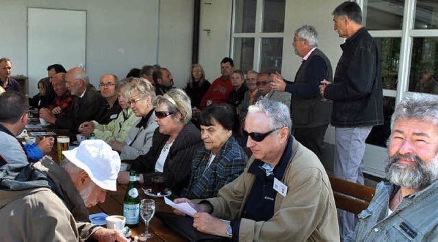 Deutsch-franzsisches Treffen beim Yac...nten stehend) ihre Plne vorstellten.   | Foto: Sedlak