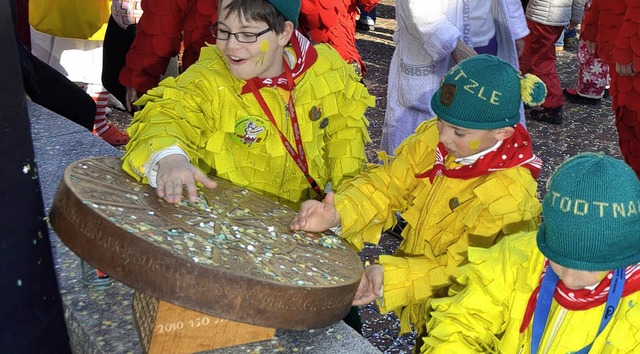 Erinnerungsfoto: Drei Bltzlenarren be...in Folge an den Brandbachzinken ging.   | Foto: Karin Maier