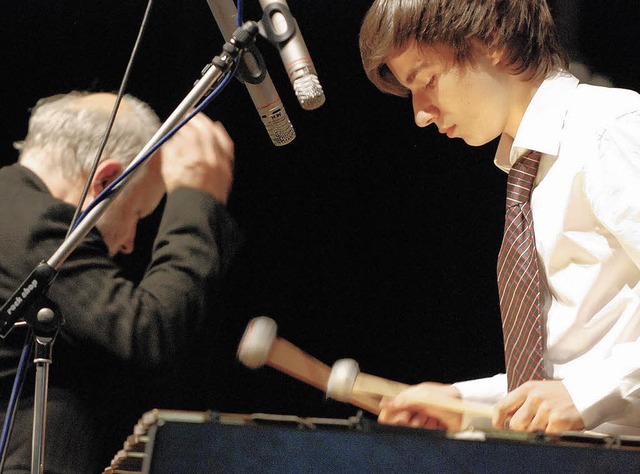 Konzertorganisator Dieter Baran (links...aran glnzt mit einem Vibraphon-Solo.   | Foto: Gertrude Siefke