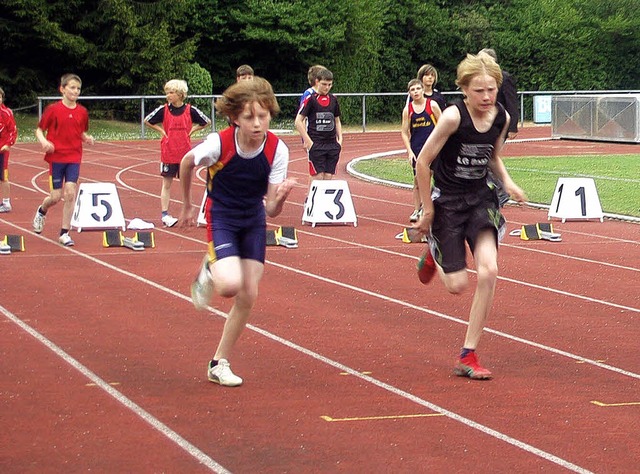 Freie Bahn hatten die Leichtathletik-S...der Region im Neustdter Jahnstadion.   | Foto: helmut junkel