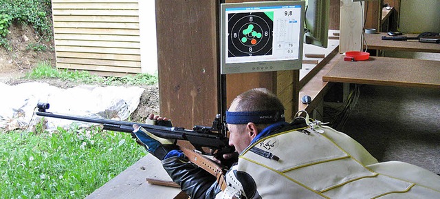 Franz Mayer beim Training auf der neuen  Schieanlage.  | Foto: Verein