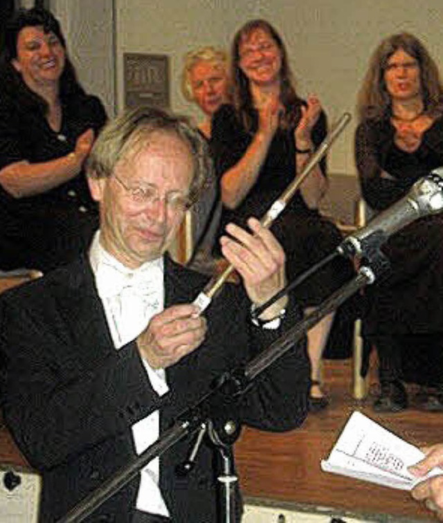 Applaus fr den scheidenden Dirigenten Michael Kuen  | Foto: Hildegard Karig