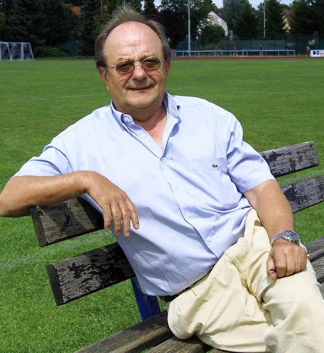 Dieter Roth in seinem &#8222;Wohnzimmer&#8220;, dem ETSV-Stadion   | Foto: H. Rderer