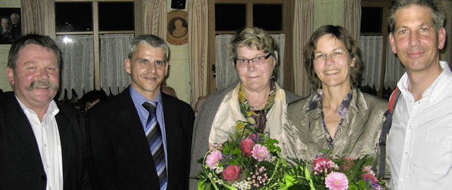 Namens der CDU dankten Bernhard Schind...) und Broleiterin Elisabeth Schmid.    | Foto: Bchle