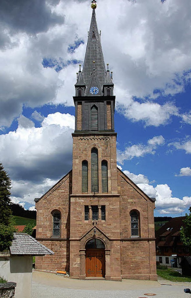 Erst im Jahr 1880 erhielt die Kirche i...ren 36 Meter hohen Turm aus Sandstein.  | Foto: Thomas Winckelmann