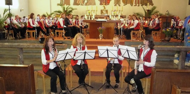 Jungmusiker und Orchester, Solisten un... Kirchenkonzert des MV Oberschopfheim   | Foto: Marco Winkler