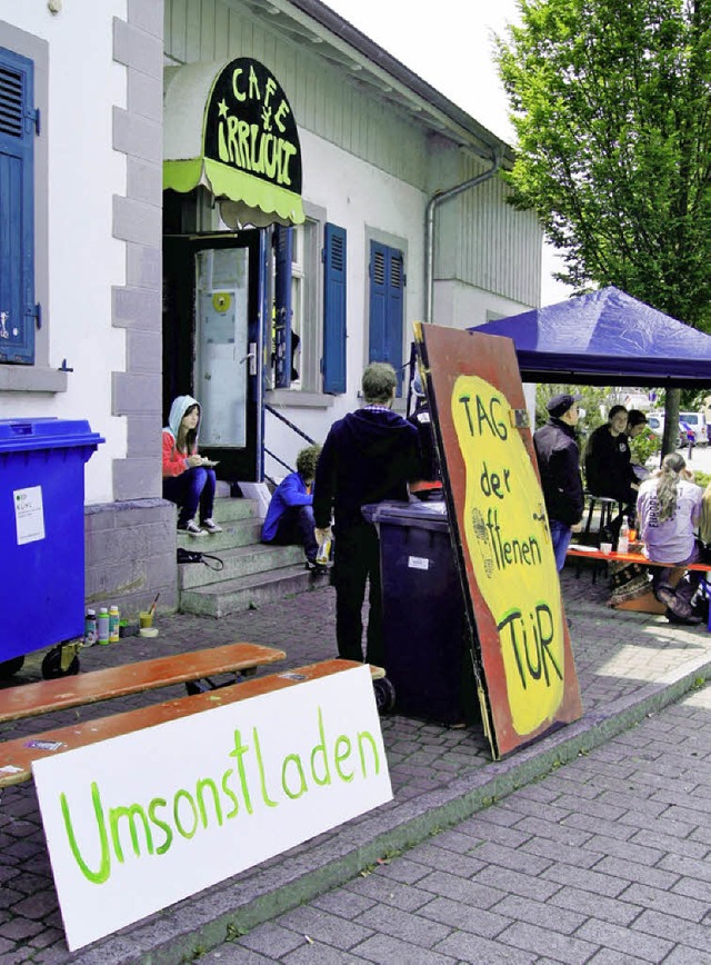 Das Caf Irrlicht bietet einen &#8222;Umsonstladen&#8220;.  | Foto: julia Schwald