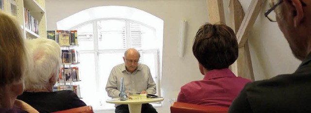 Stefan Pflaum in der Lrracher Stadtbibliothek.  | Foto: Claudia Gabler