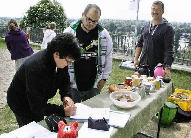 Fleiig sammelte die ULB am Kinderspie...stcks an der Kettengasse zu tauschen.  | Foto: Christine Aniol