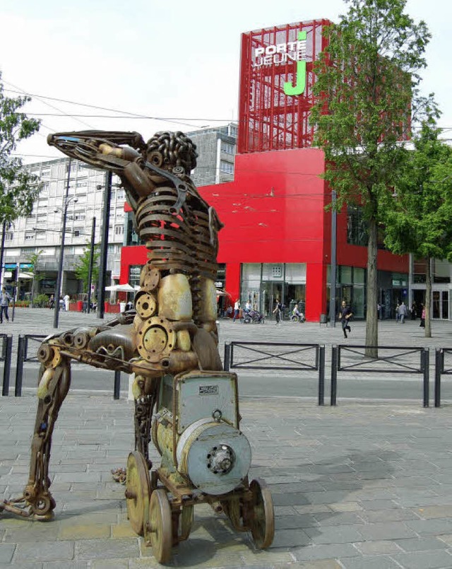 Mulhouse-Zentrum: Industriekunst vor dem  Einkaufszentrum Porte Jeune  | Foto: Brbel Nckles