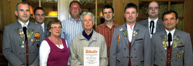 Oberschtzenmeister Wolfgang Thorwart ...s) konnte zahlreiche Mitglieder ehren.  | Foto: Jrgen Schweizer