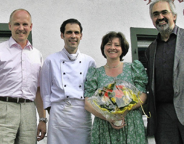 Das  Langeck  hat mit dem Gastronomen-...d Kuramtschef Thomas Coch gratulieren.  | Foto: Lange