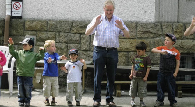 Bernaus Brgermeister Rolf Schmidt ver...lang im Kindergarten seiner Gemeinde.   | Foto: privat