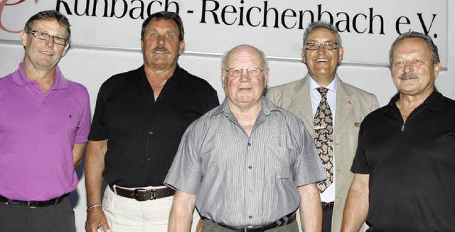 Fr 50 Jahre Mitgliedschaft ehrten Ort..., Herbert Rosch und Franz Rappenecker.  | Foto: HEIDI FSSEL