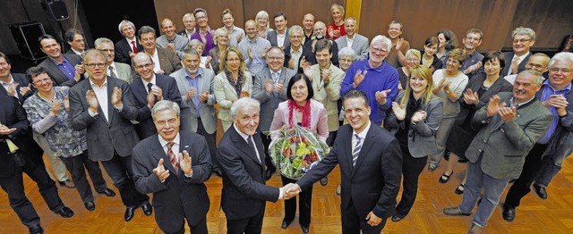 Herzlicher Applaus fr einen besonders...r letzten Gemeinderatssitzung im Amt.   | Foto: Roland Sigwart