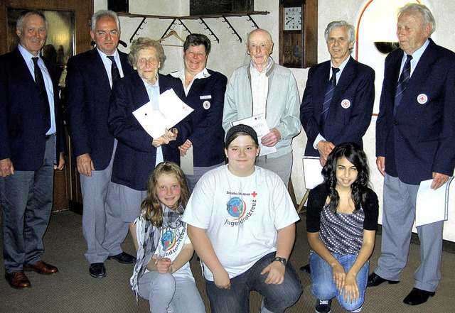 Ehrungen bei der DRK-Ortsgruppe in Hei...it  fnf Jahren beim Jugend-Rotkreuz.   | Foto: Bernhard Brendle