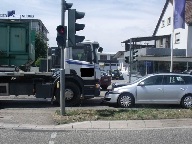 Bei dem Unfall wurde &#8211; bis auf den Bienenstich &#8211; niemand verletzt.  | Foto: Polizei