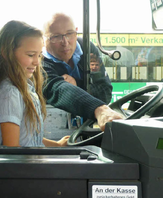 Sude Donk sitzt am groen Lenkrad im Bus.   | Foto: Privat