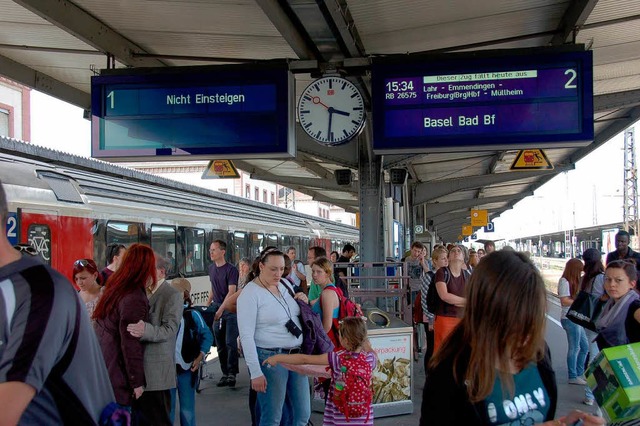 Bahnhof Offenburg: Zugausflle und Ver...es bei Mllheim entgleisten Gterzuges  | Foto: Helmut Seller