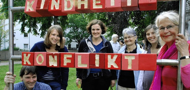 In der &#8222;offenen Schnitzwerkstatt...0; wurden 189 Holzwrfel hergestellt.   | Foto: gertrude siefke