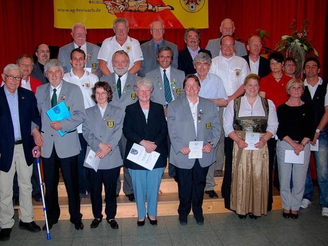 Bei  der Jubilumsfeier des Schtzenve...en verdiente Mitglieder ausgezeichnet.  | Foto: Hans-Jochen Voigt