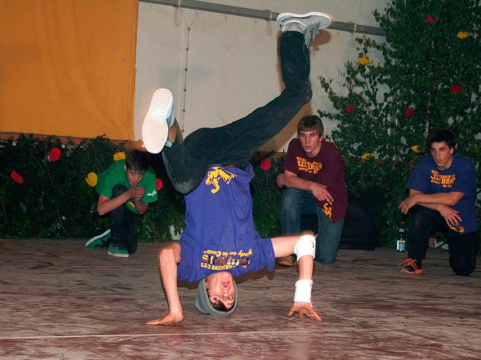 Break-Dance-Akrobatik von der &#8222;Jazz Mirrors Crew&#8220; aus Freiburg  | Foto: Karin Heiß