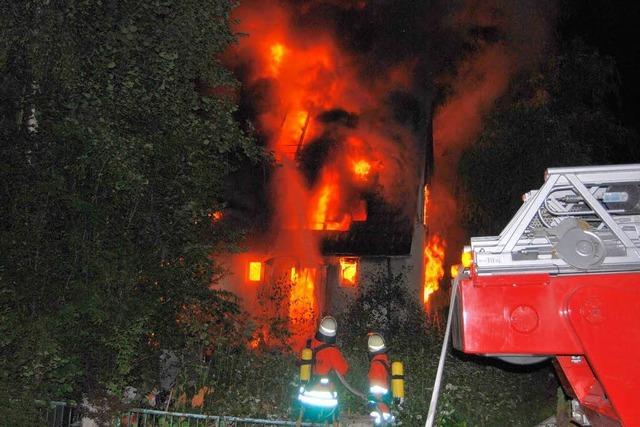 Hausbewohner bei Brand lebensgefhrlich verletzt
