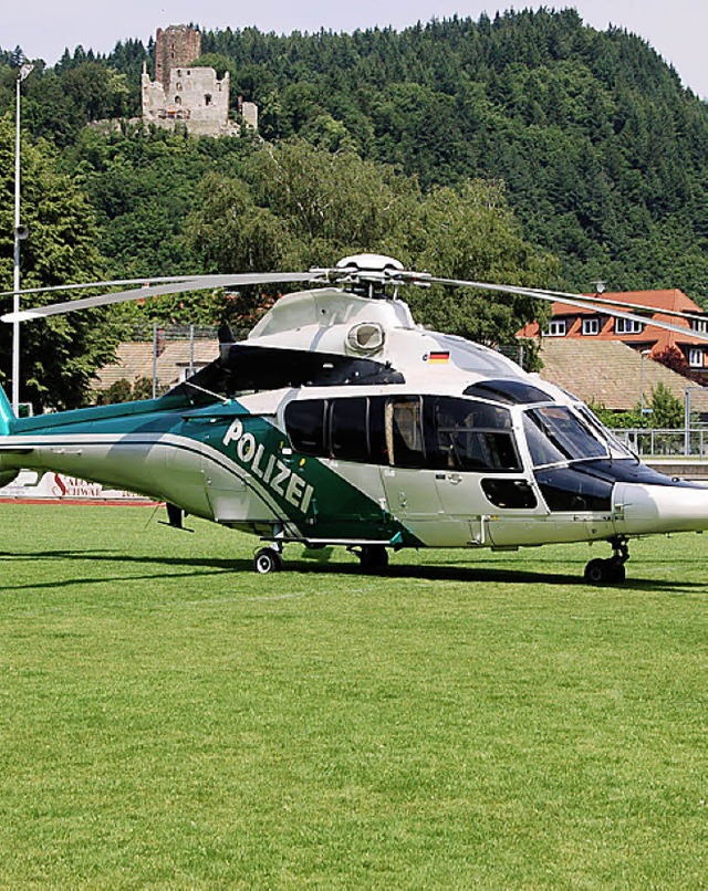 Landung auf dem Stadionplatz: Mit Hubs...on Gppingen nach Waldkirch geflogen.   | Foto: Christian Ringwald