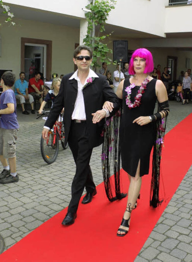 Ein Hauch von Bohme auf dem Laufsteg ...rz ,  und die Blumen direkt am Kleid.   | Foto: christa Rinklin