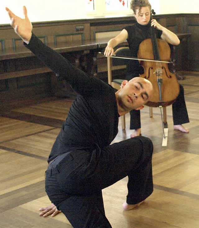 Mit ihrem Programm &quot;Cello und meh...Choreographen Bernardo Fallas, in Wehr  | Foto: Karin Stckl-Steinebrunner