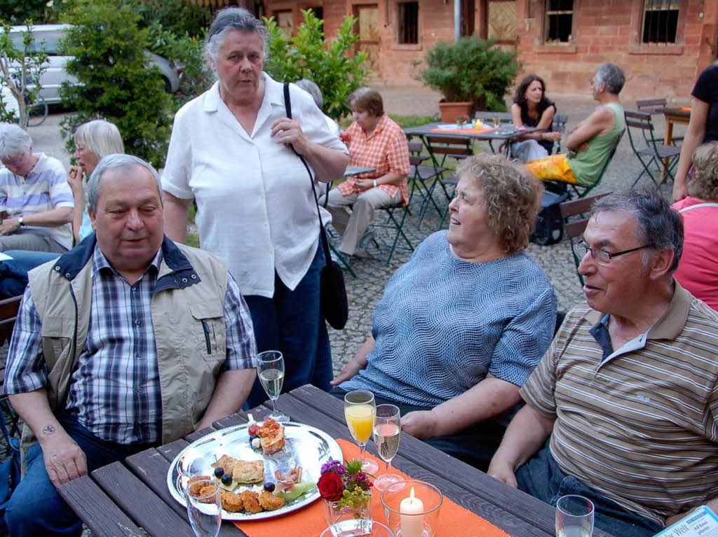 Dieter Fink (links), einer der Komparsen im Film