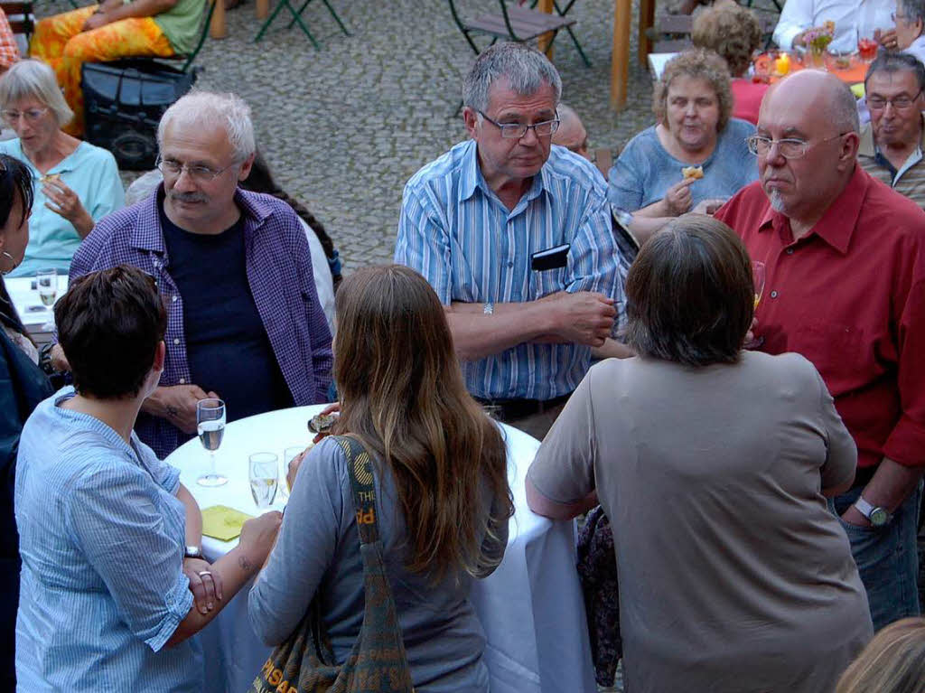 Erst gab’s Hppchen und Sekt, dann ging’s zum Public Viewing.