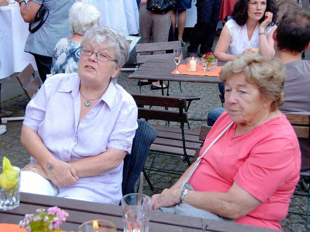 Erst gab’s Hppchen und Sekt, dann ging’s zum Public Viewing.