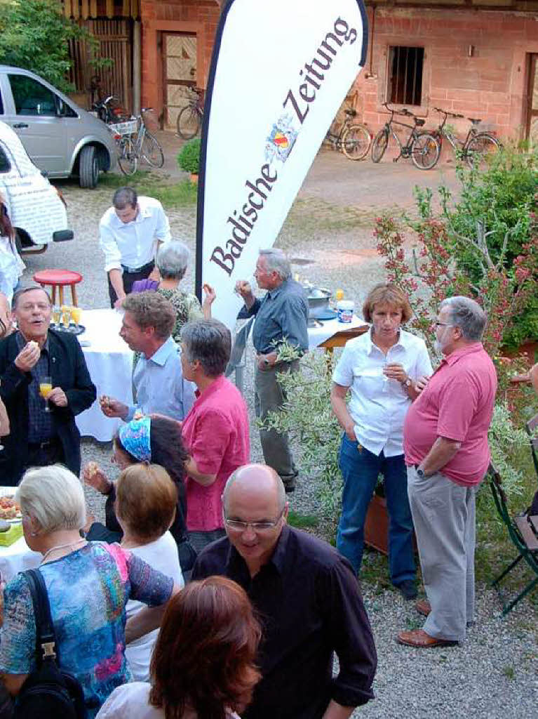 Erst gab’s Hppchen und Sekt, dann ging’s zum Public Viewing.