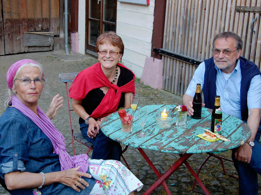 Erst gab’s Hppchen und Sekt, dann ging’s zum Public Viewing.