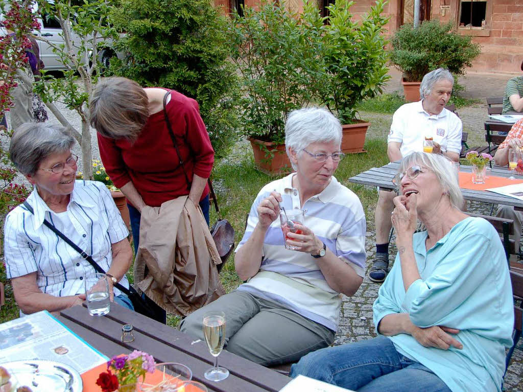 Erst gab’s Hppchen und Sekt, dann ging’s zum Public Viewing.