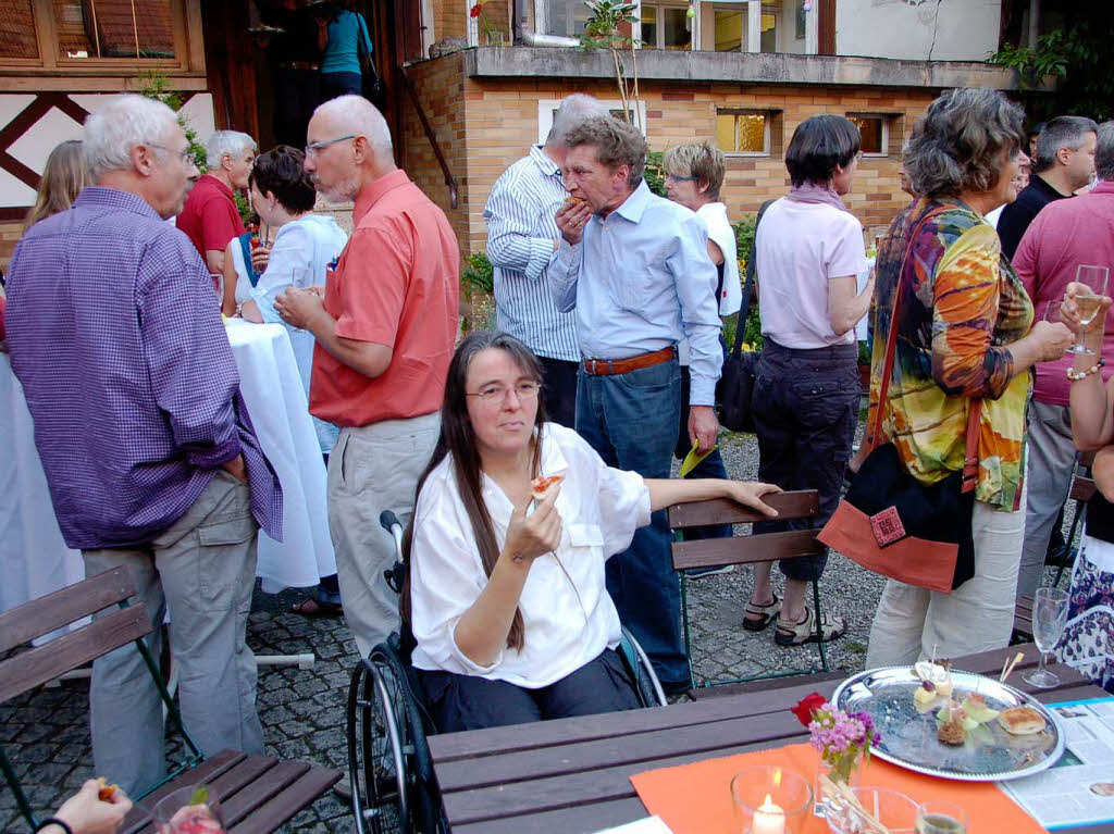 Erst gab’s Hppchen und Sekt, dann ging’s zum Public Viewing.