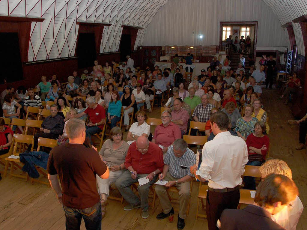 Der volle Lwen-Saal