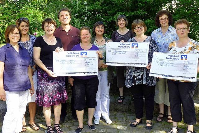 Endinger Frauen spenden Fasnetserls fr Kinder