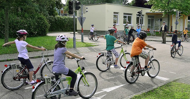 Im Rahmen eines Zisch-Projekts der BZ ...ule richtiges Verhalten als Radfahrer.  | Foto: Dieter Erggelet