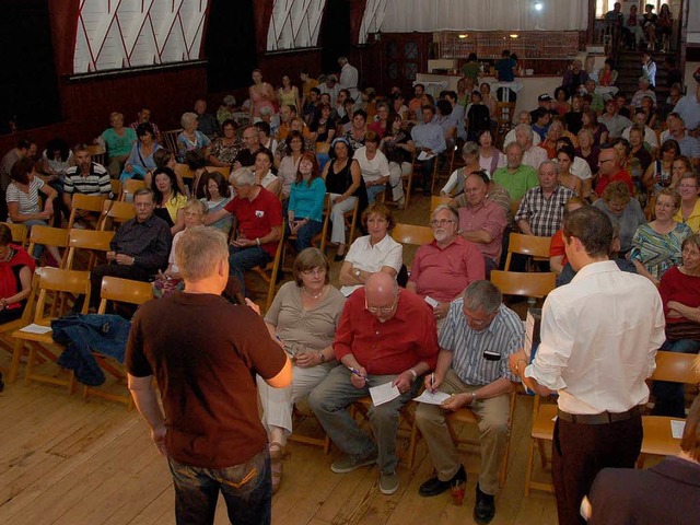 Ein voller Lwensaal wartet gespannt auf den Film.  | Foto: Christian Kramberg