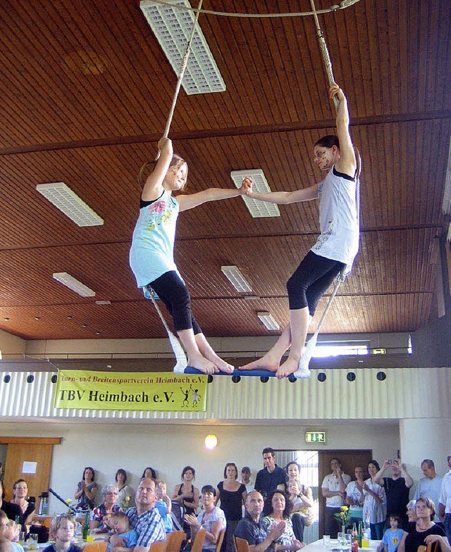 Die Zirkusgruppe begeisterte mit Trape...war  den Akteuren der Applaus sicher!   | Foto: Fabian Drr