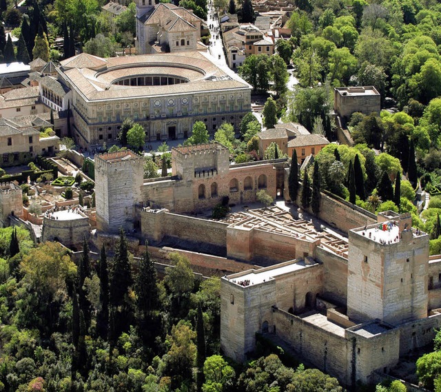 Die Alhambra ist das Wahrzeichen der Partnerstadt Granada.  | Foto: dpa