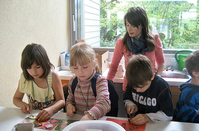 Gesundheitswoche im Schulzentrum: Obst... dazu, muss  aber geschnippelt werden.  | Foto: Privat